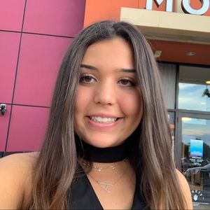 Meet your Posher, Ava